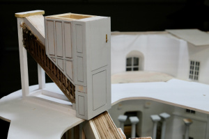 Kanzelunterbau-auf-dem-Kopf-stehend